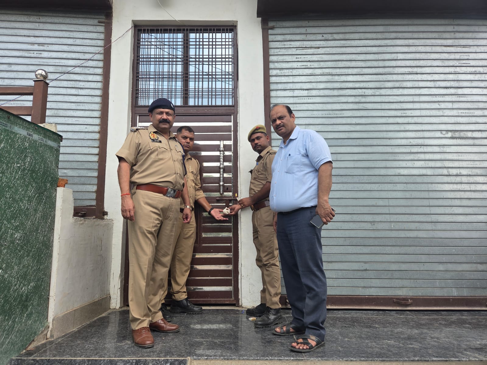 भोगनीपुर एसडीएम देवेन्द्र सिंह ने की अवैध होटलों के खिलाफ बड़ी कार्यवाही